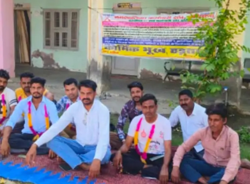 रानियां में नगरपालिका कर्मचारियों ने की भूख हड़ताल:मांगों को लेकर विरोध, 9 जुलाई को प्रदेश स्तरीय हड़ताल का ऐलान