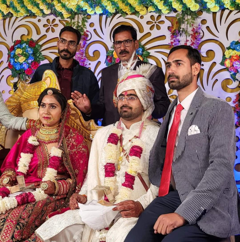 एक रुपया-नारियल लेकर रचाई शादी, समाज को दिया संदेश