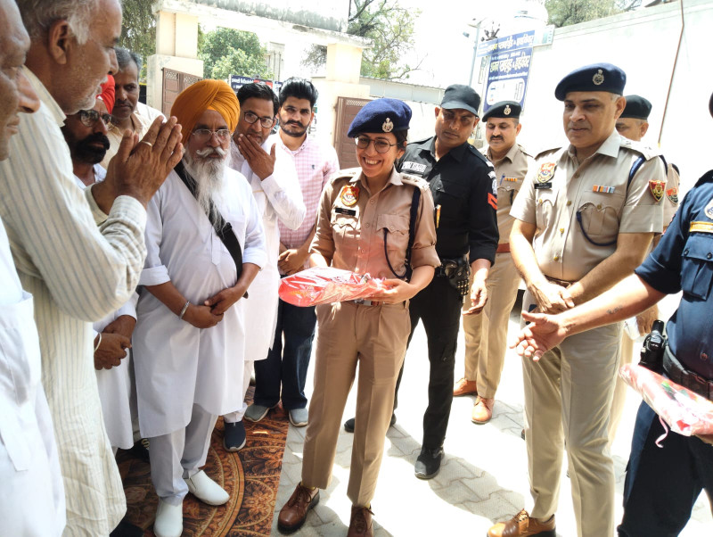 पुलिस अधीक्षक निकिता खट्टर पंचायत भवन गांव औढ़ा में पहुंचकर उपस्थित विद्यार्थियों, शिक्षकों व ग्रामीणों को बताए नशे के  दुष्परिणाम डबवाली को नशा मुक्त बनाने में हर नागरिक की अहम भागीदारीः- पुलिस अधीक्षक