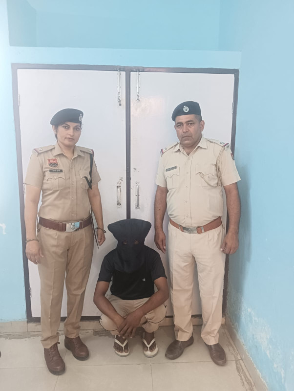 लंबे समय से फरार चल रहे उद्घोषित अपराधी को पुलिस ने दबोचा, कानून से बचने वालों को किसी भी कीमत पर नहीं बख्शा जाएगा : एसपी सिद्धान्त जैन